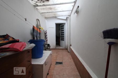 Casa para alugar com 321m², 5 quartos e 3 vagasCorredor área de serviço