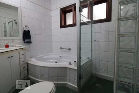 Casa para alugar com 321m², 5 quartos e 3 vagasBanheiro