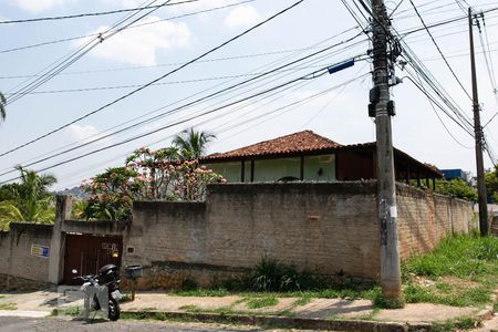Casa à venda com 5000000m², 3 quartos e 4 vagasFachada