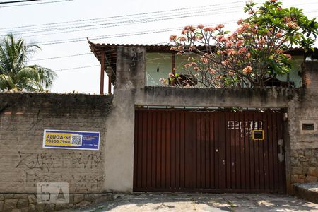 Casa à venda com 5000000m², 3 quartos e 4 vagasFachada - Plaquinha