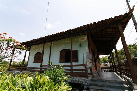 Casa à venda com 5000000m², 3 quartos e 4 vagasFachada