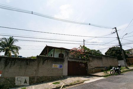 Casa à venda com 5000000m², 3 quartos e 4 vagasFachada