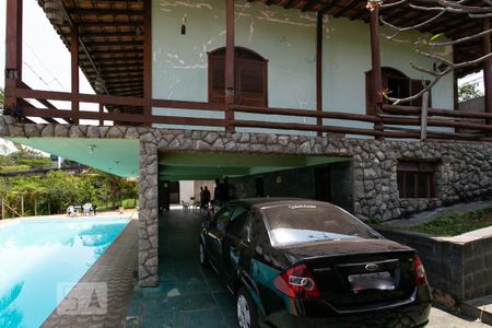 Casa à venda com 5000000m², 3 quartos e 4 vagasGaragem