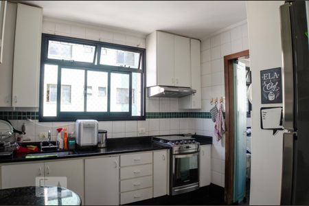 Apartamento à venda com 269m², 3 quartos e 5 vagas Apartamento à venda com 269m², 3 quartos e 5 vagasCozinha
