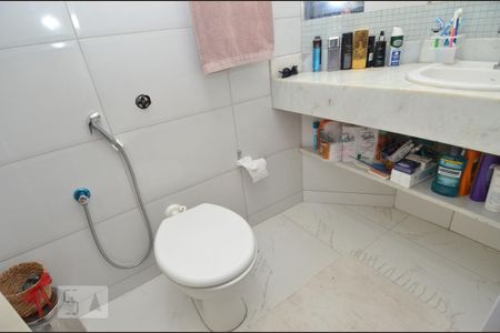 Apartamento à venda com 130m², 3 quartos e sem vaga Banheiro da Suite
