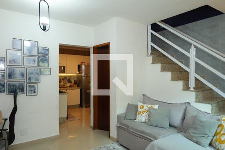 Sala de casa de condomínio à venda com 2 quartos, 80m² em Cidade Antônio Estevão de Carvalho, São Paulo