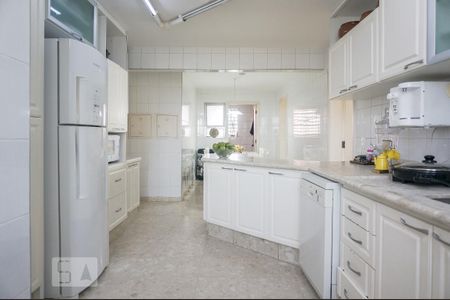 Apartamento à venda com 198m², 4 quartos e 2 vagasCozinha