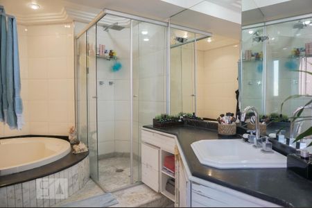 Apartamento à venda com 198m², 4 quartos e 2 vagasBanheiro da Suíte 1