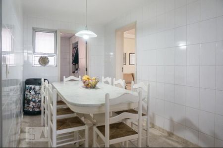 Apartamento à venda com 198m², 4 quartos e 2 vagasCopa