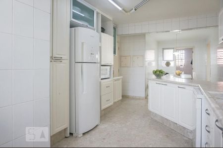 Apartamento à venda com 198m², 4 quartos e 2 vagasCozinha