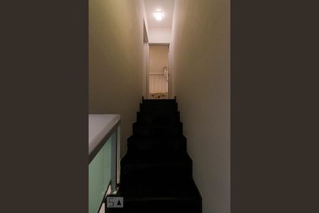 Casa de condomínio à venda com 83m², 2 quartos e 2 vagasEscada