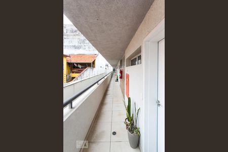 Casa de condomínio à venda com 83m², 2 quartos e 2 vagasCorredor externo
