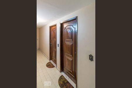 Apartamento para alugar com 70m², 2 quartos e 1 vagaEntradas do imóvel (social e serviço)