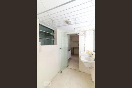 Área de serviço de apartamento para alugar com 2 quartos, 80m² em Sumaré, São Paulo