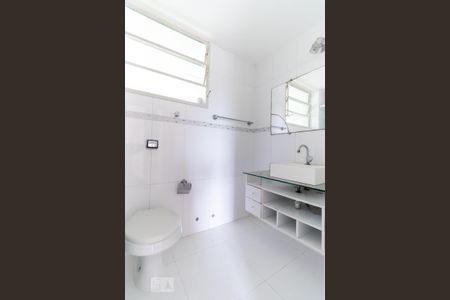 Apartamento para alugar com 80m², 2 quartos e 1 vaga Apartamento para alugar com 80m², 2 quartos e 1 vagaBanheiro social