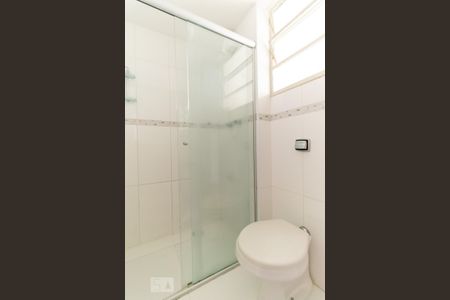Apartamento para alugar com 80m², 2 quartos e 1 vaga Apartamento para alugar com 80m², 2 quartos e 1 vagaBanheiro social