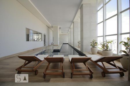 Studio para alugar com 32m², 1 quarto e 1 vaga Studio para alugar com 32m², 1 quarto e 1 vagaPiscina