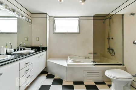 Apartamento à venda com 682m², 4 quartos e 4 vagas Apartamento à venda com 682m², 4 quartos e 4 vagasSuíte 4 - Banheiro