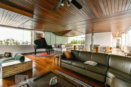 Apartamento à venda com 682m², 4 quartos e 4 vagas Apartamento à venda com 682m², 4 quartos e 4 vagasTerraço - Lareira