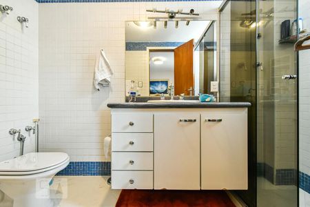 Apartamento à venda com 682m², 4 quartos e 4 vagas Apartamento à venda com 682m², 4 quartos e 4 vagasSuíte 3 - Banheiro