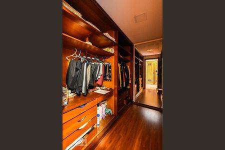 Apartamento à venda com 682m², 4 quartos e 4 vagas Apartamento à venda com 682m², 4 quartos e 4 vagasSuíte 4 - Closet