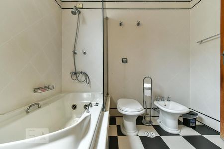 Apartamento à venda com 682m², 4 quartos e 4 vagas Apartamento à venda com 682m², 4 quartos e 4 vagasSuíte 4 - Banheiro