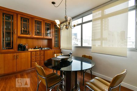 Apartamento à venda com 682m², 4 quartos e 4 vagas Apartamento à venda com 682m², 4 quartos e 4 vagasSala 2