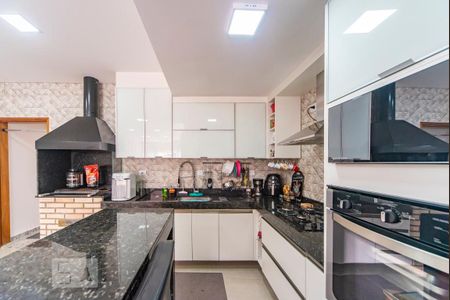 Apartamento à venda com 140m², 3 quartos e 2 vagasCozinha