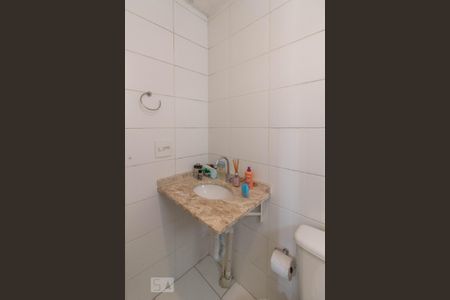 Apartamento para alugar com 67m², 2 quartos e 1 vaga Apartamento para alugar com 67m², 2 quartos e 1 vagaBanheiro da Suíte