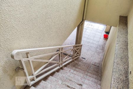 Casa à venda com 201m², 3 quartos e 4 vagas Casa à venda com 201m², 3 quartos e 4 vagasEscada de acesso a Sala