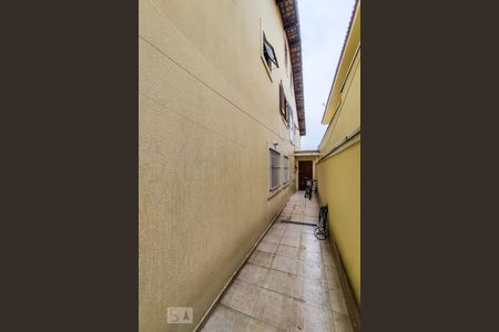 Casa à venda com 201m², 3 quartos e 4 vagas Casa à venda com 201m², 3 quartos e 4 vagasCorredor lateral