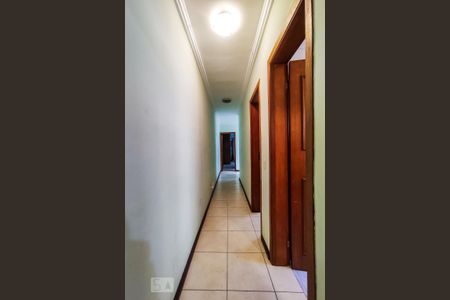 Casa à venda com 201m², 3 quartos e 4 vagas Casa à venda com 201m², 3 quartos e 4 vagasCorredor