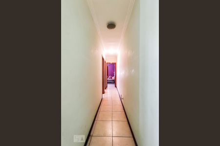 Casa à venda com 201m², 3 quartos e 4 vagas Casa à venda com 201m², 3 quartos e 4 vagasCorredor