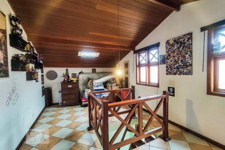 Casa à venda com 201m², 3 quartos e 4 vagas Casa à venda com 201m², 3 quartos e 4 vagasSotão