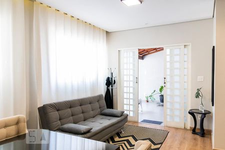 Sala de casa para alugar com 2 quartos, 140m² em Liberdade, Belo Horizonte