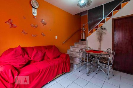 Sala de casa de condomínio para alugar com 2 quartos, 58m² em Cidade Líder, São Paulo