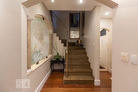 Casa à venda com 400m², 5 quartos e 2 vagasEscadas