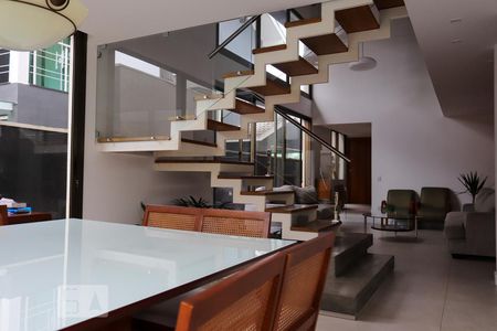 Detalhe Sala de casa de condomínio para alugar com 3 quartos, 220m² em Fazenda Rodeio, Mogi das Cruzes