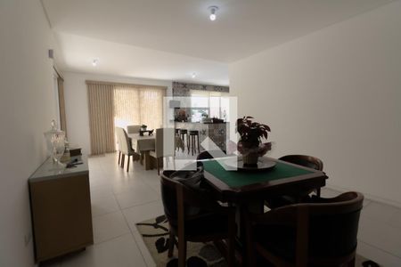 Casa à venda com 384m², 3 quartos e 5 vagas Casa à venda com 384m², 3 quartos e 5 vagasSala de Jantar