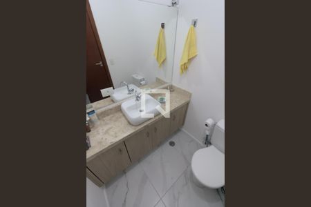 Casa à venda com 384m², 3 quartos e 5 vagas Casa à venda com 384m², 3 quartos e 5 vagasLavabo 2