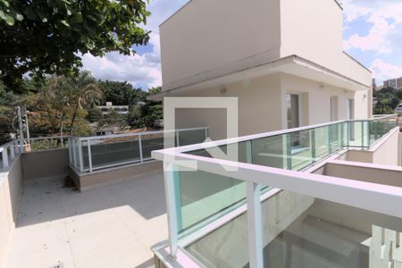Casa à venda com 384m², 3 quartos e 5 vagas Casa à venda com 384m², 3 quartos e 5 vagasSacada da Frente