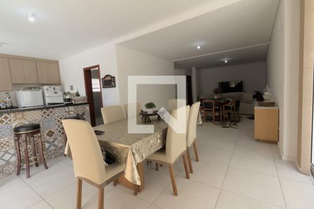 Casa à venda com 384m², 3 quartos e 5 vagas Casa à venda com 384m², 3 quartos e 5 vagasSala de Jantar