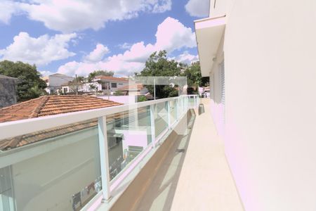 Casa à venda com 384m², 3 quartos e 5 vagas Casa à venda com 384m², 3 quartos e 5 vagasSacada Lateral