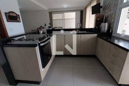 Casa à venda com 384m², 3 quartos e 5 vagas Casa à venda com 384m², 3 quartos e 5 vagasCozinha