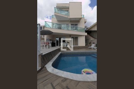 Casa à venda com 384m², 3 quartos e 5 vagas Casa à venda com 384m², 3 quartos e 5 vagasÁrea Externa Piscina