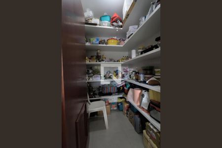 Casa à venda com 384m², 3 quartos e 5 vagas Casa à venda com 384m², 3 quartos e 5 vagasDespensa