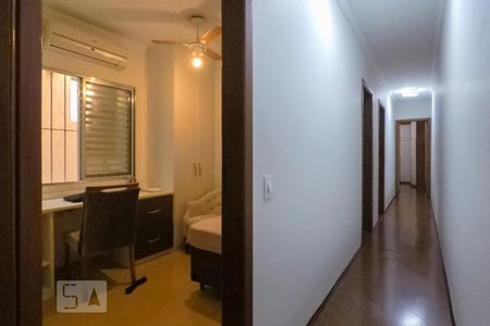 Casa à venda com 250m², 4 quartos e 4 vagasCorredor