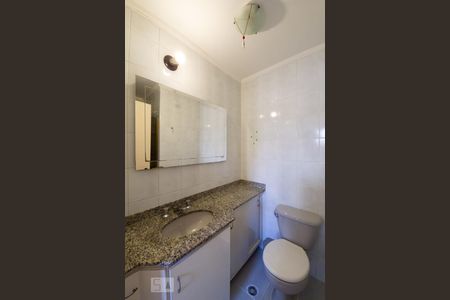 Banheiro da suíte de apartamento para alugar com 3 quartos, 76m² em Vila Gumercindo, São Paulo