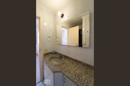 Banheiro da suíte de apartamento para alugar com 3 quartos, 76m² em Vila Gumercindo, São Paulo