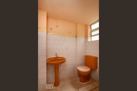 Banheiro de apartamento à venda com 1 quarto, 30m² em Farroupilha, Porto Alegre